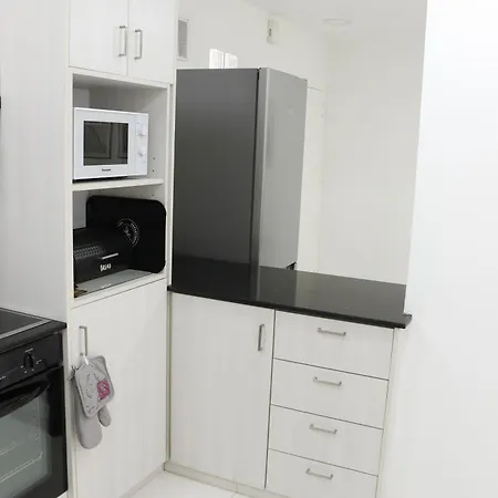 דירה Spacious Apartment, Near Pinikoudes לרנקה