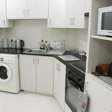 Spacious Apartment, Near Pinikoudes דירה *