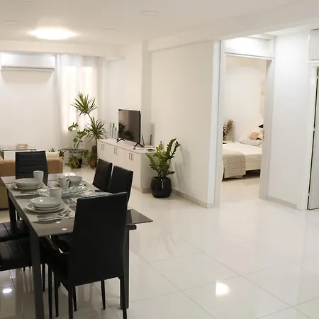 Spacious Apartment, Near Pinikoudes Larnaca
