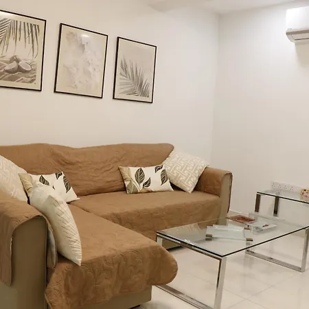 Spacious Apartment, Near Pinikoudes Apartment *