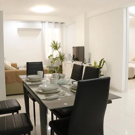Spacious Apartment, Near Pinikoudes * 拉纳卡