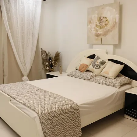 Spacious Apartment, Near Pinikoudes