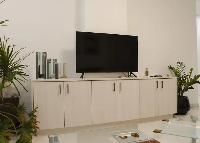 Spacious Apartment, Near Pinikoudes アパート