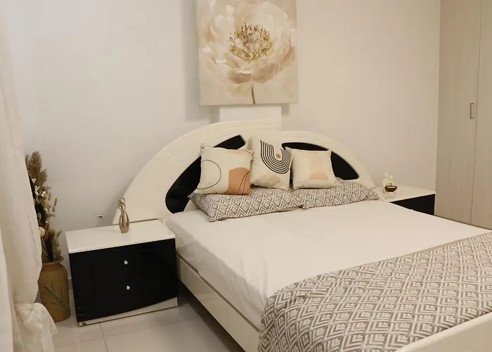 Spacious Apartment, Near Pinikoudes ラルナカ