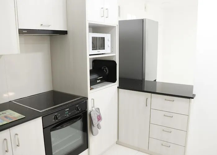 Spacious Apartment, Near Pinikoudes