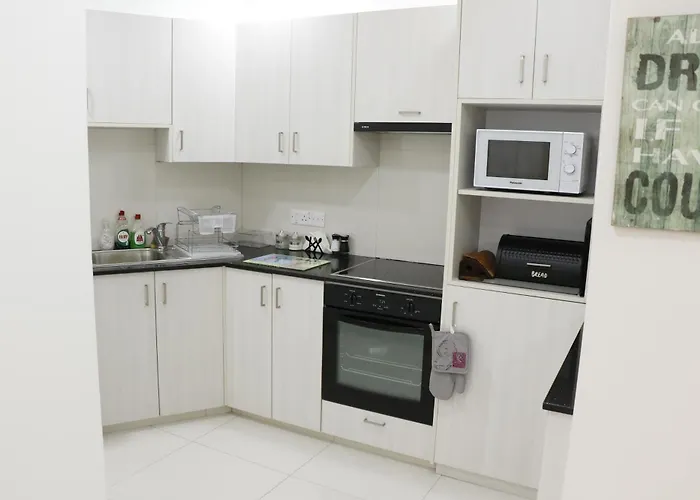 アパート Spacious Apartment, Near Pinikoudes ラルナカ