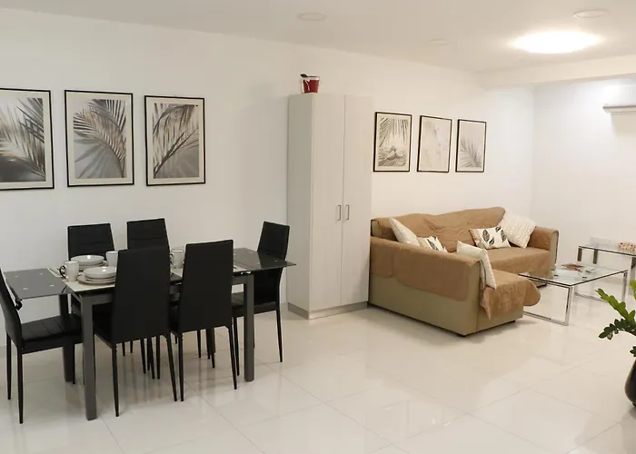 アパート Spacious Apartment, Near Pinikoudes