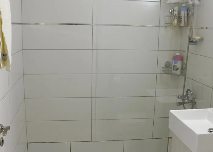 Spacious Apartment, Near Pinikoudes *