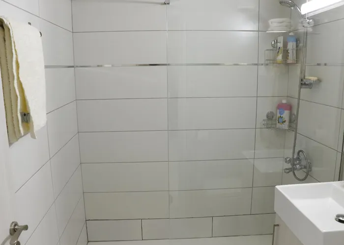 アパート Spacious Apartment, Near Pinikoudes ラルナカ