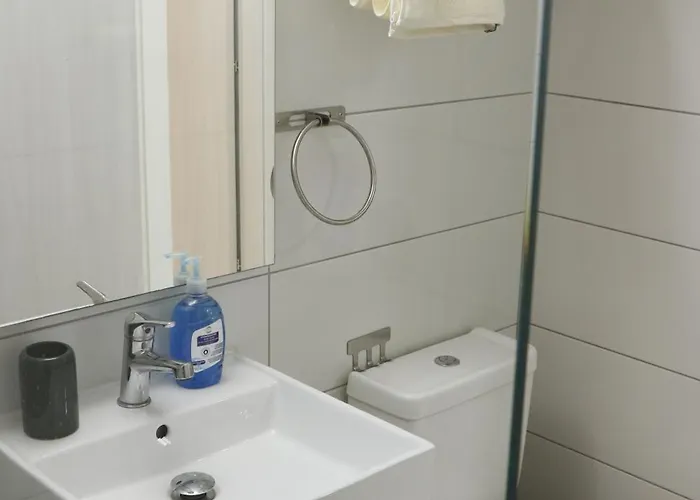 Spacious Apartment, Near Pinikoudes ラルナカ