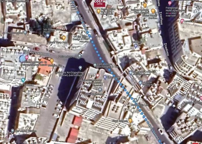 Spacious Apartment, Near Pinikoudes アパート ラルナカ