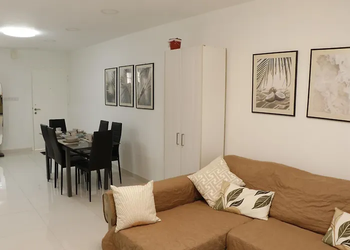 Spacious Apartment, Near Pinikoudes Larnaca